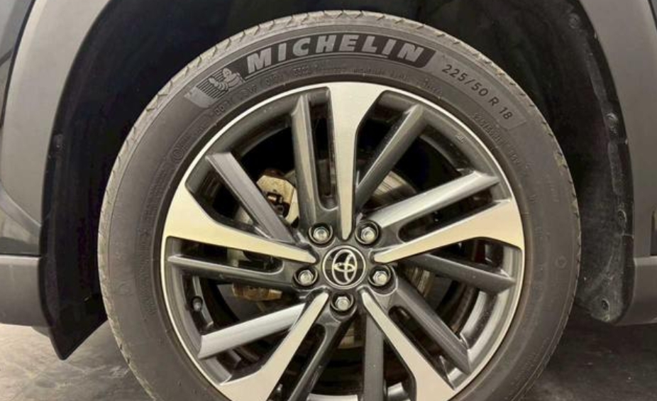 COROLLA CROSS 2021 BLACK COLOR - image 3