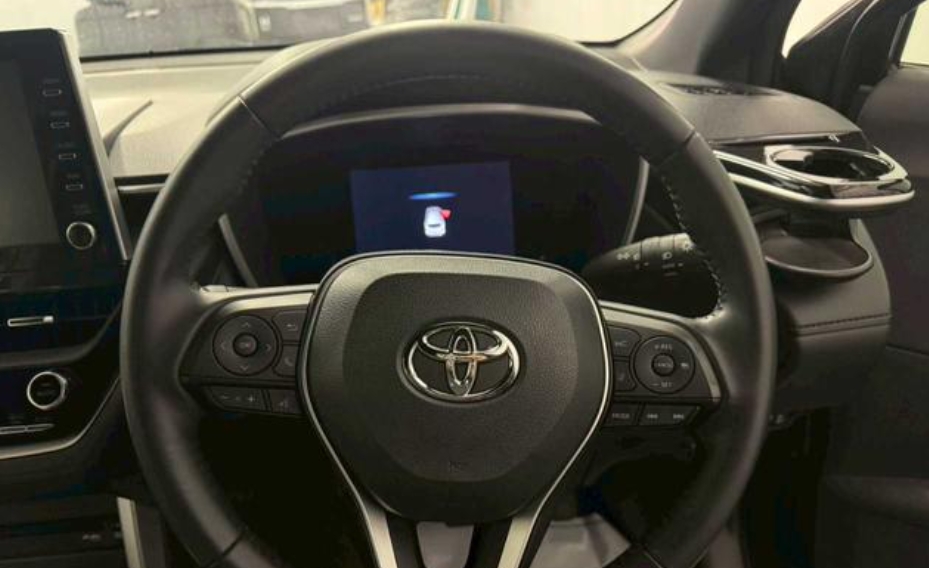 COROLLA CROSS 2021 BLACK COLOR - image 4