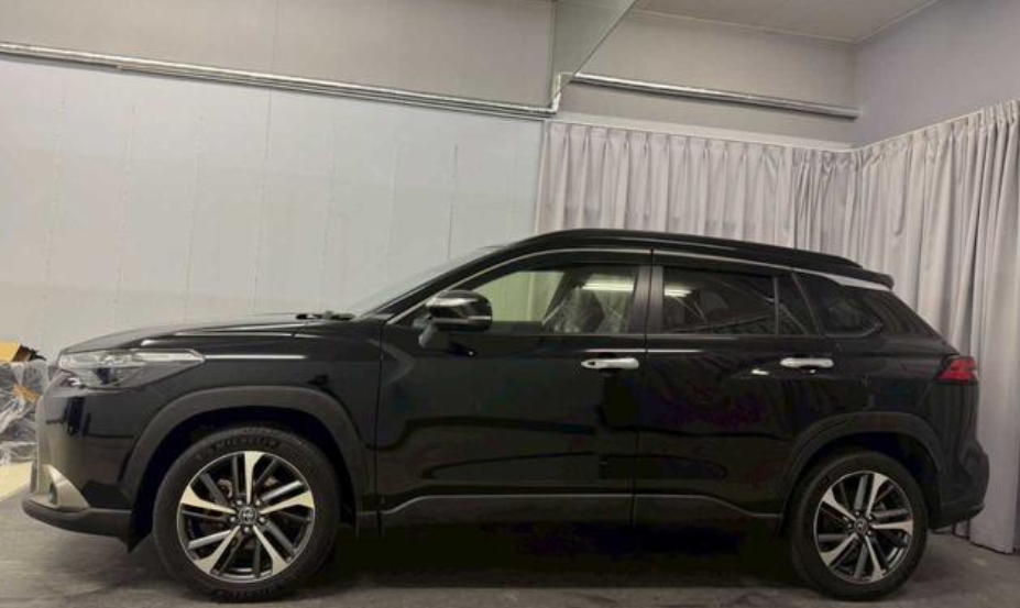 COROLLA CROSS 2021 BLACK COLOR - image 8
