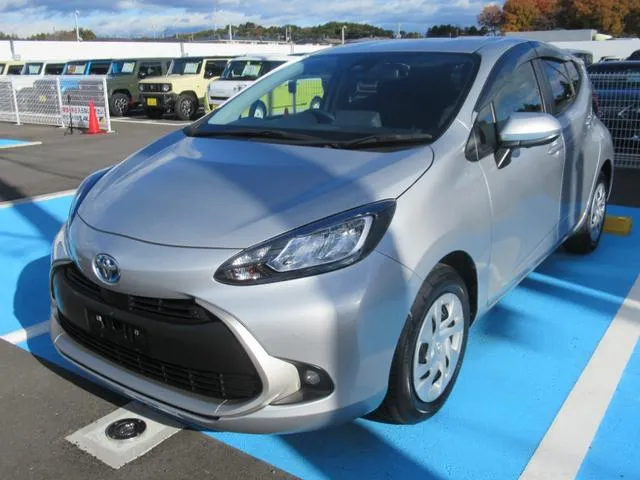 TOYOTA AQUA G 2021 SILVER