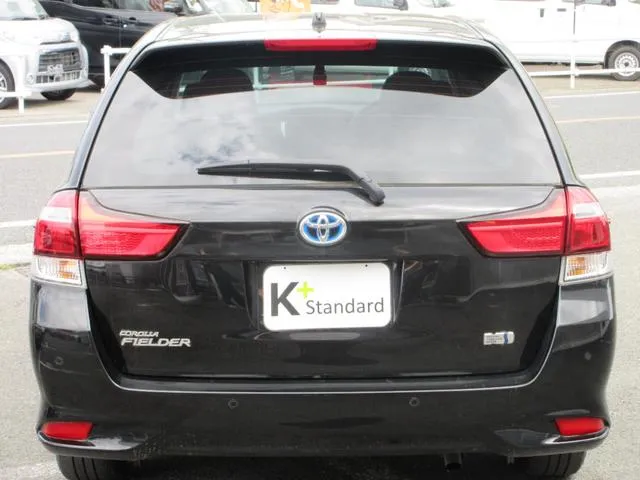 Corolla filder hybrid ex 2022 black colour - image 4