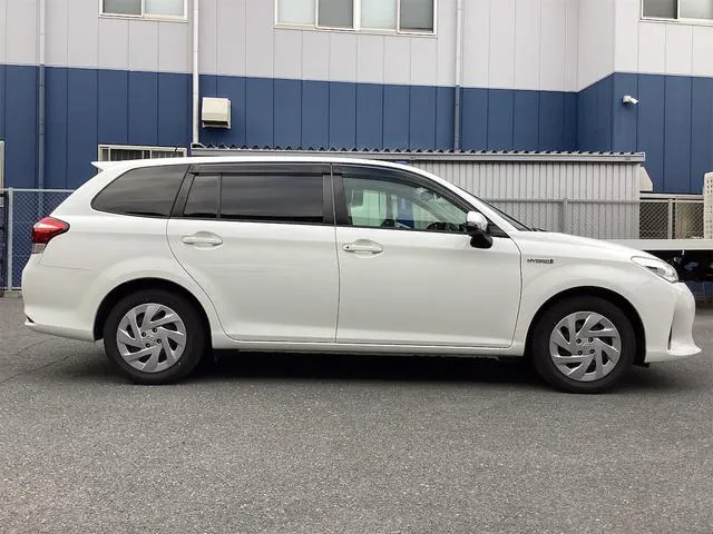 Corolla fielder hybrid ex 2022 white colour - image 5