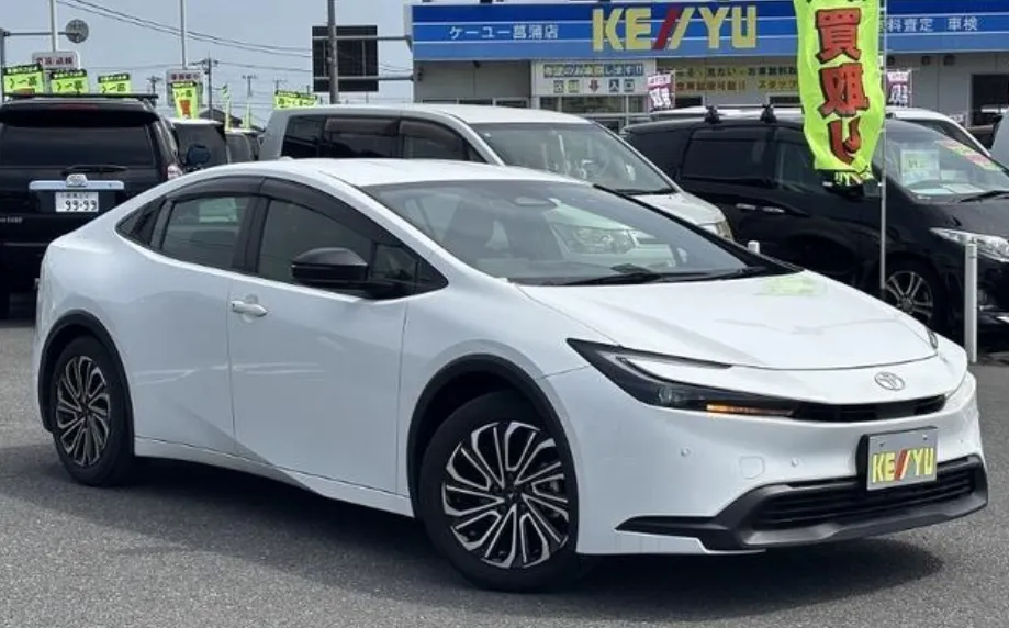 TOYOTA PRIUS 2023 PACKAGE X PEARL WHITE - image 7