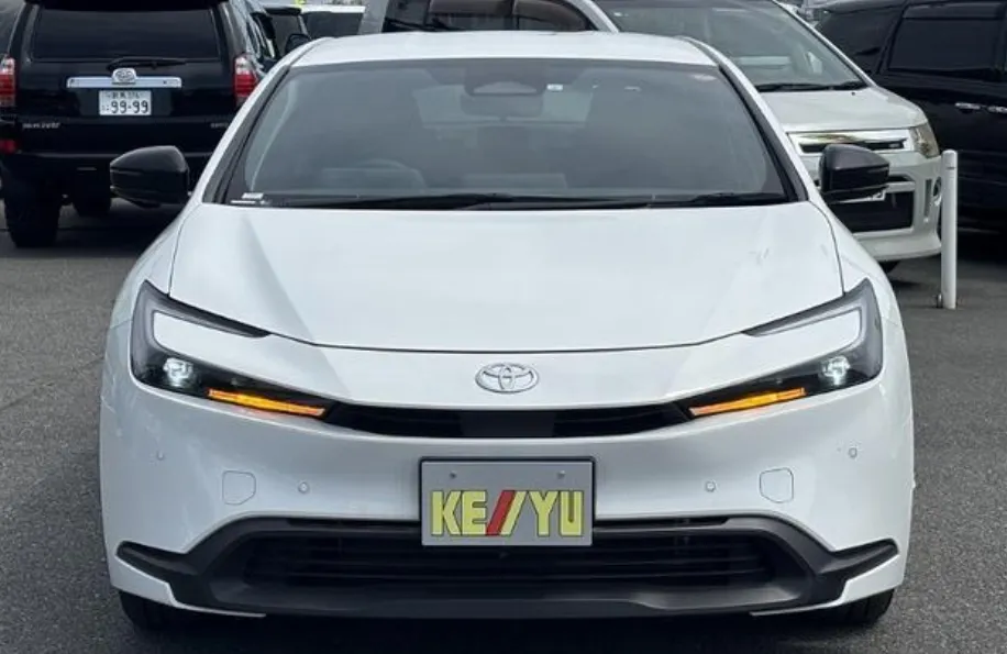 TOYOTA PRIUS 2023 PACKAGE X PEARL WHITE - image 8
