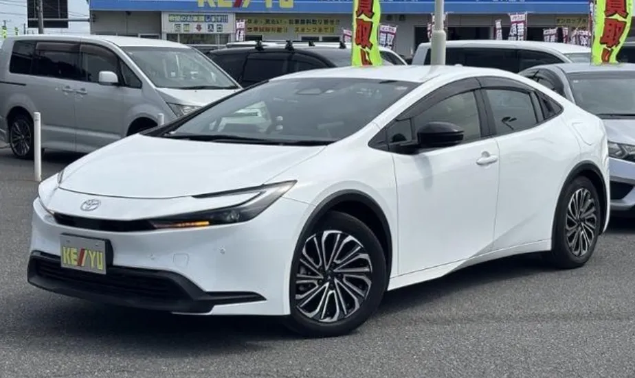 TOYOTA PRIUS 2023 PACKAGE X PEARL WHITE - image 10