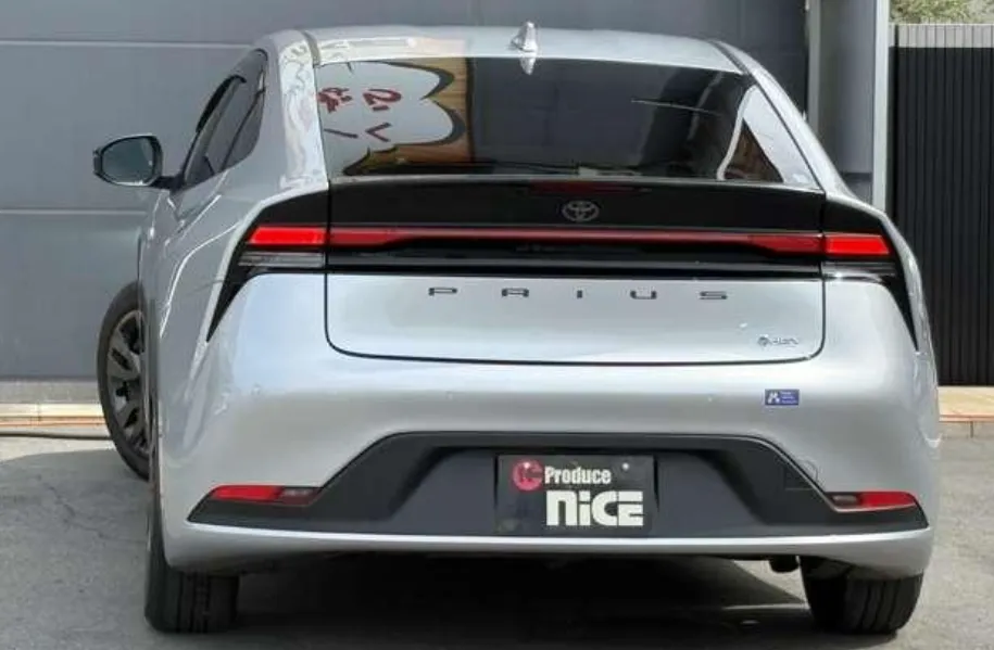 TOYOTA PRIUS 2023 PACKAGE X SILVER - image 5