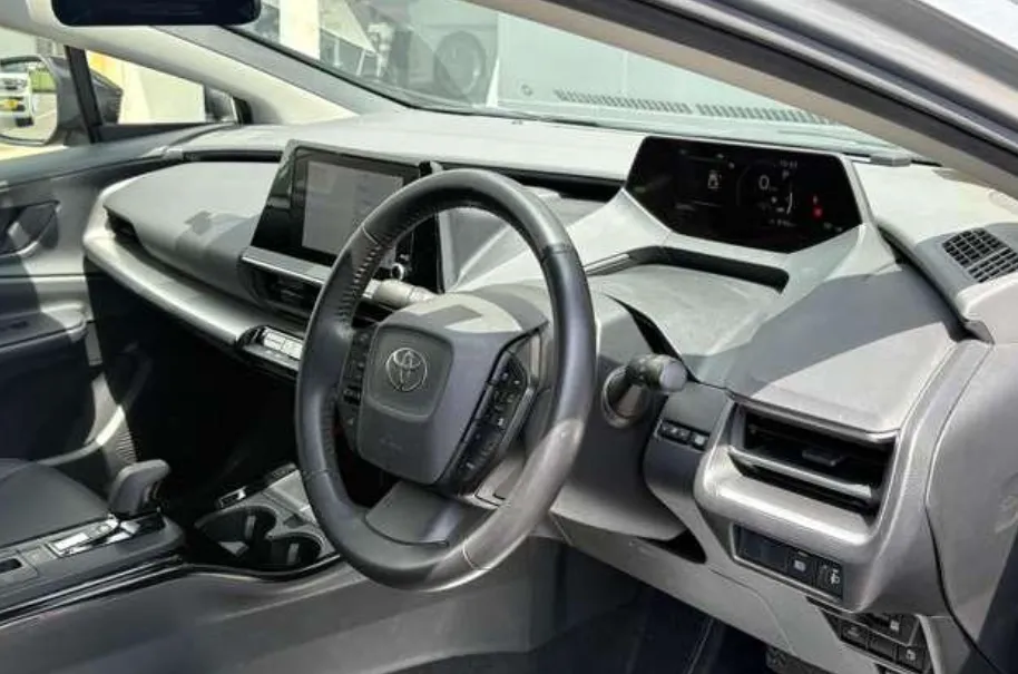 TOYOTA PRIUS 2023 PACKAGE X SILVER - image 6