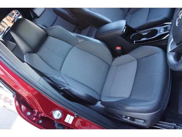 COROLLA CROSS HYBRID-Z RED - image 6