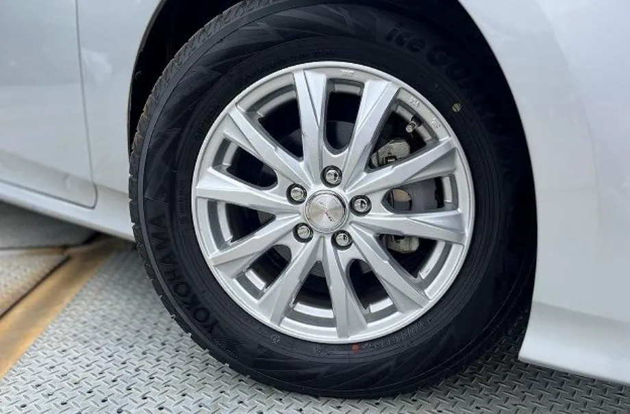 TOYOTA PRIUS 2022 S PACKAGE SILVER - image 3