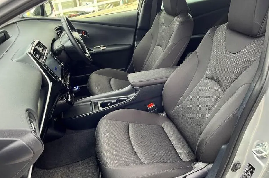 TOYOTA PRIUS 2022 S PACKAGE SILVER - image 4