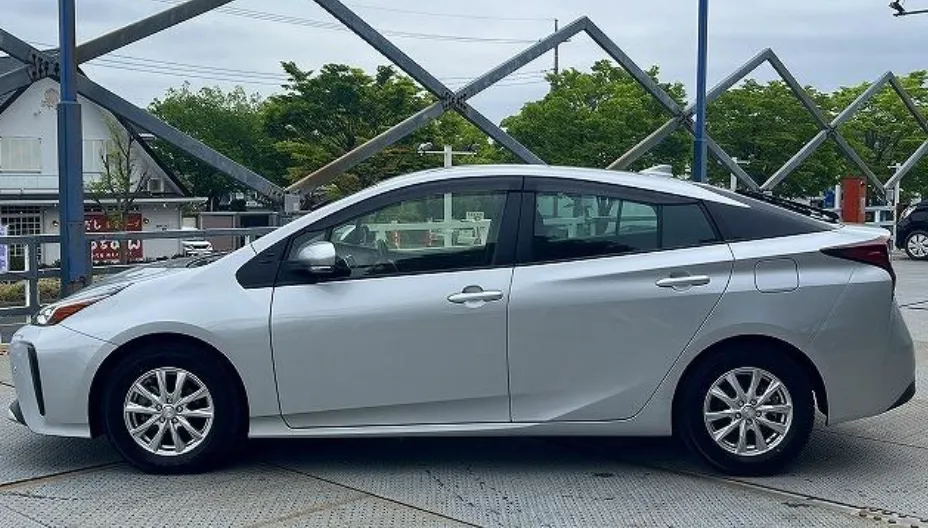 TOYOTA PRIUS 2022 S PACKAGE SILVER - image 10