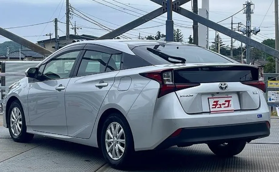 TOYOTA PRIUS 2022 S PACKAGE SILVER - image 11