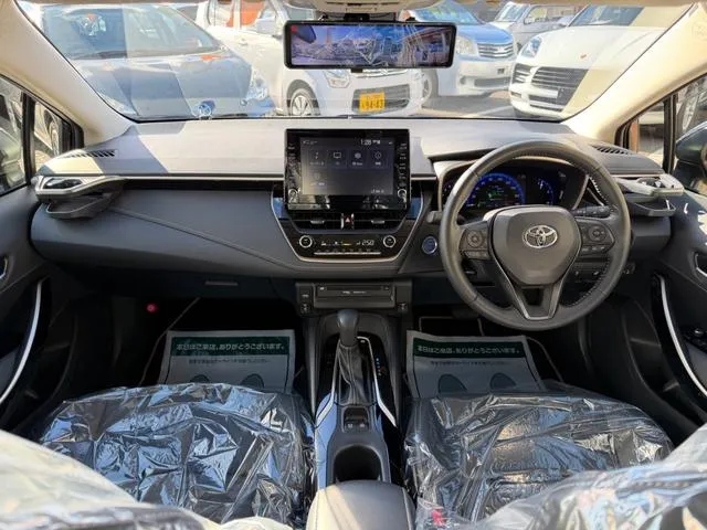 Corolla Sedan Black - image 2