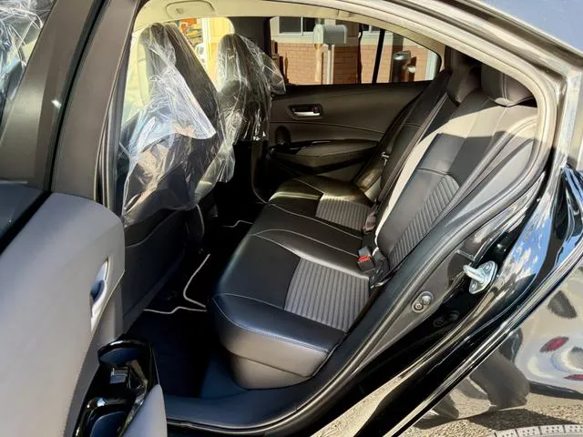 Corolla Sedan Black - image 3