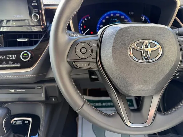 Corolla Sedan Black - image 8
