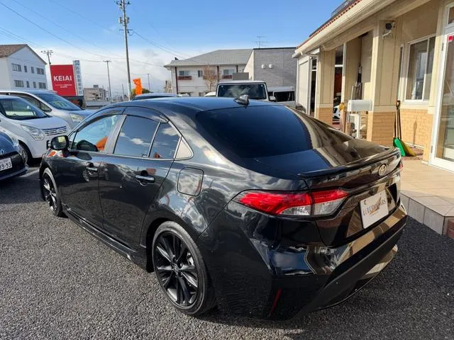 Corolla Sedan Black - image 10