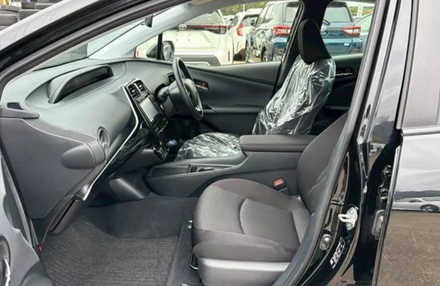 TOYOTA PRIUS 2022 S PACKAGE BLACK - image 3