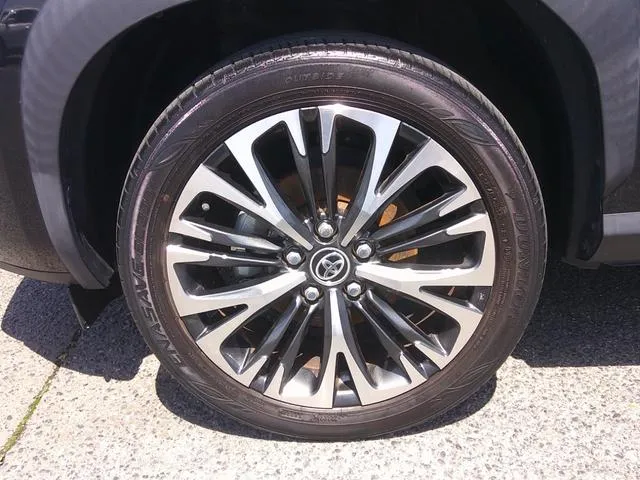 YARIS CROSS Z 2021 BLACK - image 2
