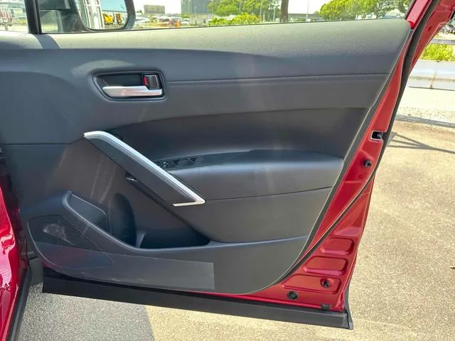 COROLLA CROSS HYBRID-Z RED 2024 - image 9