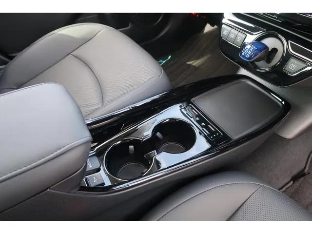 TOYOTA PRIUS A PREMIUM 2021 RED COLOR - image 3