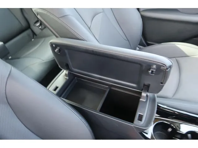 TOYOTA PRIUS A PREMIUM 2021 RED COLOR - image 5
