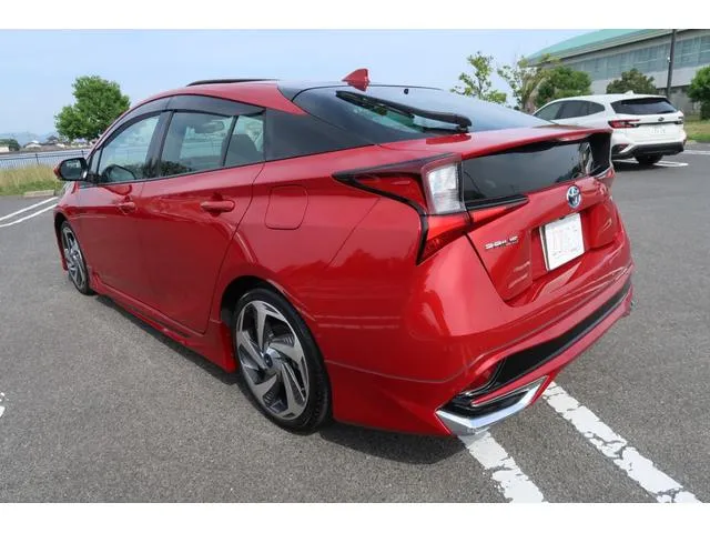 TOYOTA PRIUS A PREMIUM 2021 RED COLOR - image 10