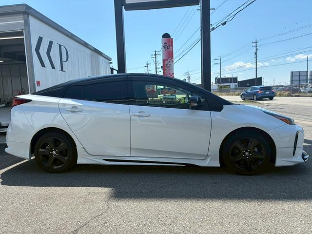 TOYOTA PRIUS S TOURING SELECTION BLACK EDITION - image 7