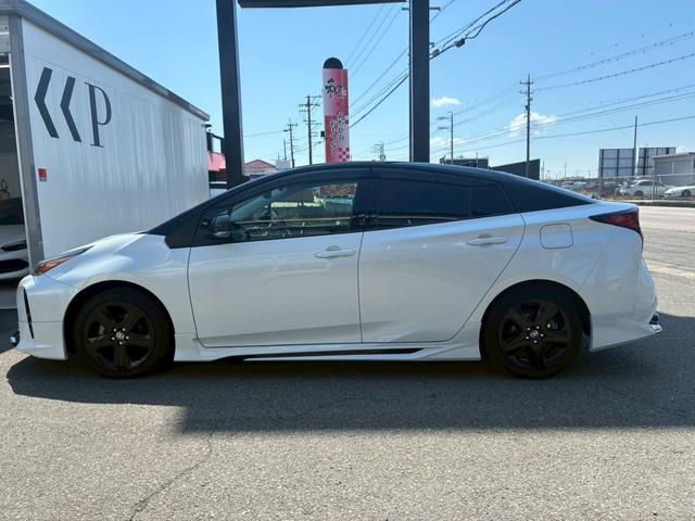 TOYOTA PRIUS S TOURING SELECTION BLACK EDITION - image 6