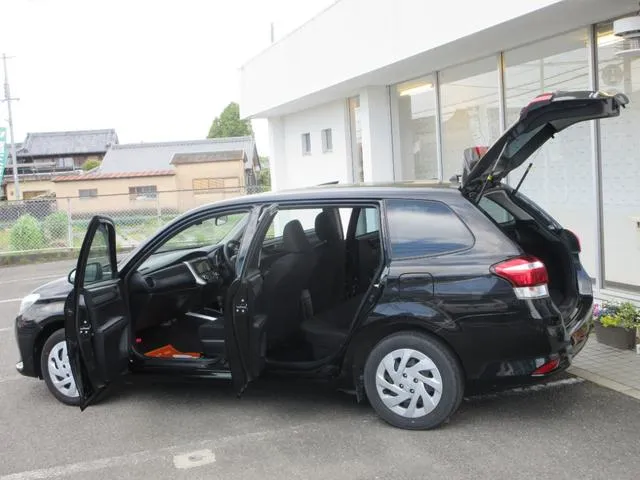 Corolla fielder hybrid ex 2023 black colour - image 5