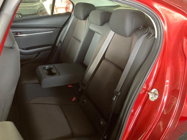 Mazda 3 2021 RED - image 4
