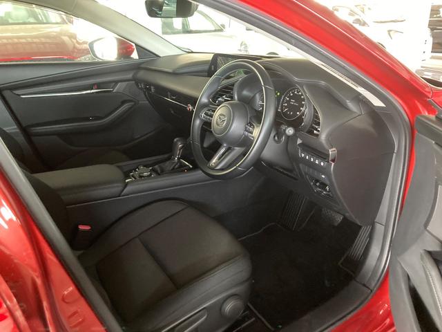 Mazda 3 2021 RED - image 6