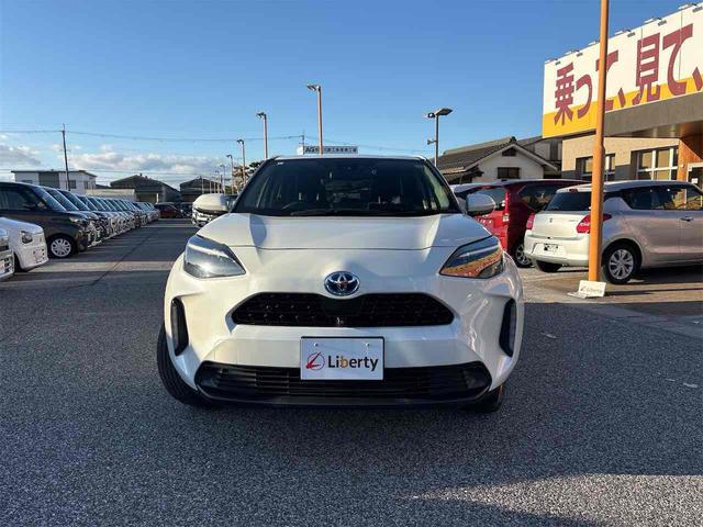 Yaris cross 2021 silver - image 1