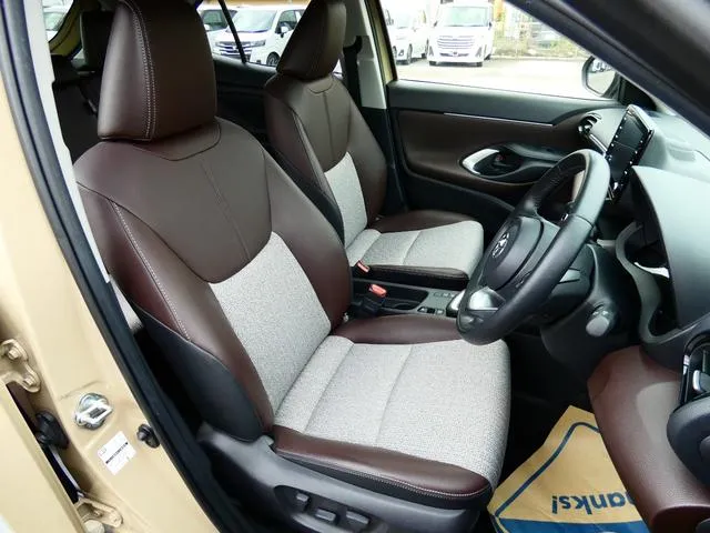 YARIS CROSS Z 2021 BEIGE - image 3