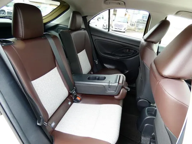 YARIS CROSS Z 2021 BEIGE - image 4