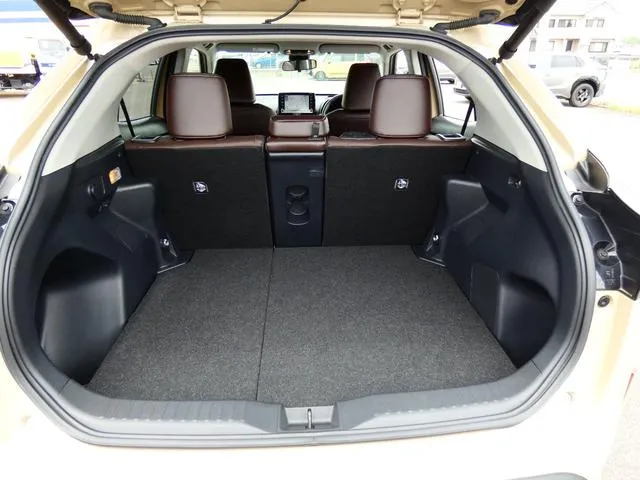 YARIS CROSS Z 2021 BEIGE - image 5
