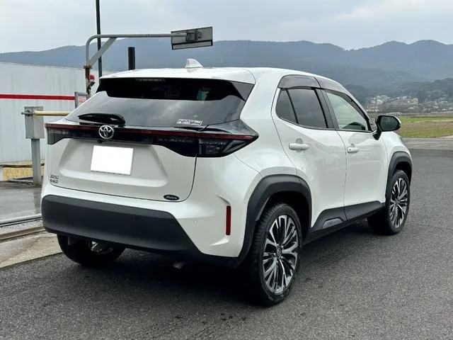 YARIS CROSS Z 2022 WHITE - image 6