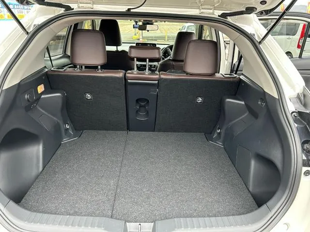 YARIS CROSS Z 2022 WHITE - image 8