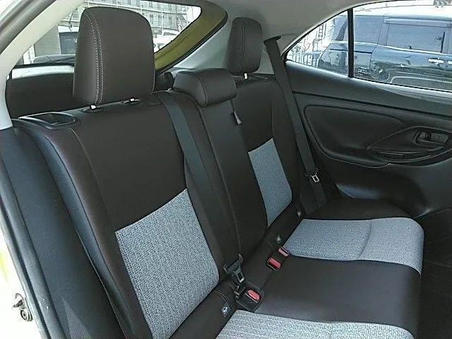 YARIS CROSS Z 2022 GOLD - image 6