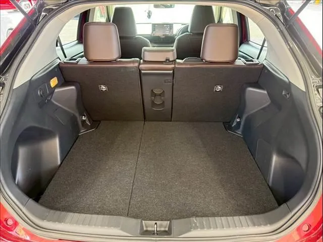 Yaris cross 2021 Z Red - image 6