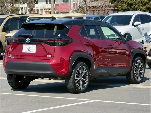 Yaris cross 2021 Z Red - image 10
