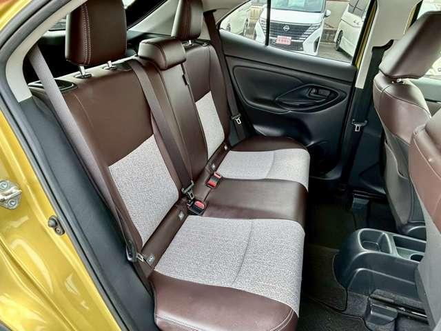 Yaris cross 2021 Z  Gold - image 9