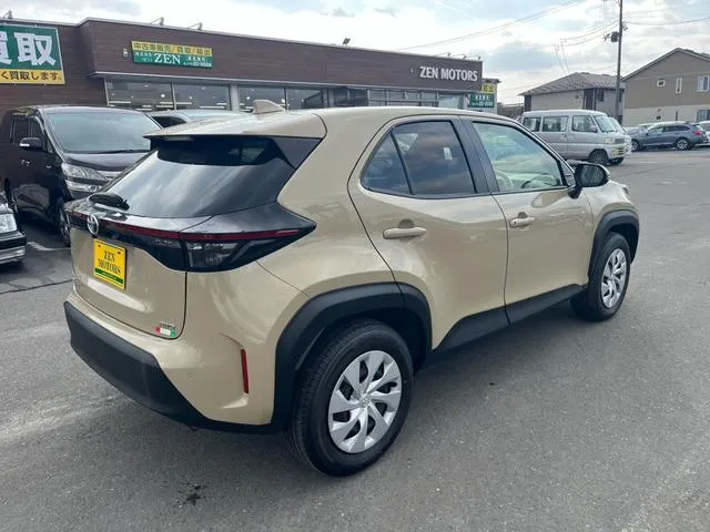 Yaris cross 2021 Z light Gold - image 2