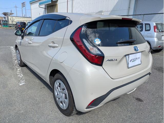 TOYOTA AQUA G 2022 GOLD - image 3