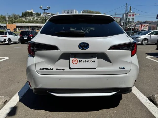 COROLLA TOURING HYBRID S WHITE COLOUR 2021 - image 5