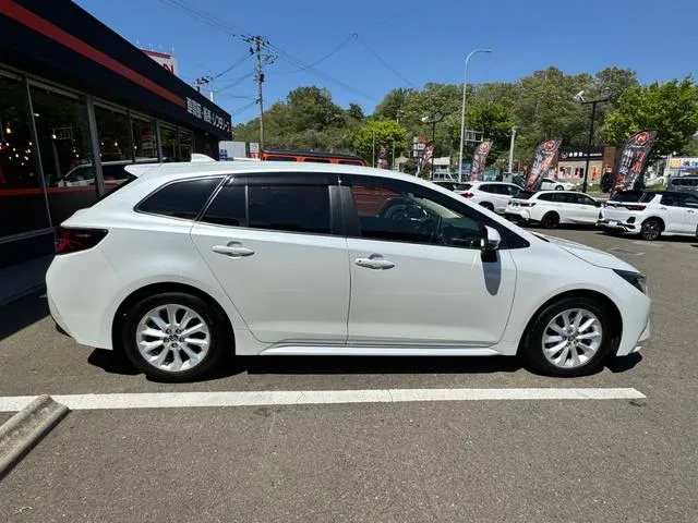 COROLLA TOURING HYBRID S WHITE COLOUR 2022 - image 5