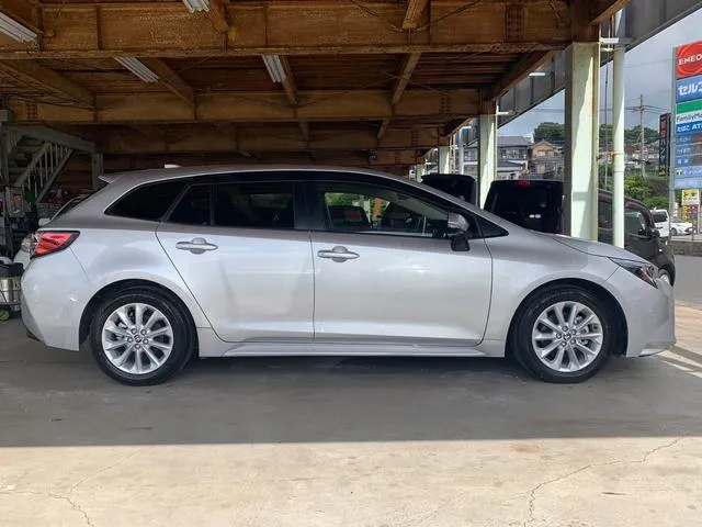 COROLLA TOURING HYBRID S SILVER COLOUR 2022 - image 4