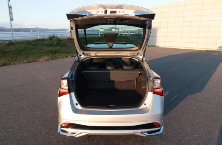 PRIUS 2021 A PREMIUM SILVER - image 11
