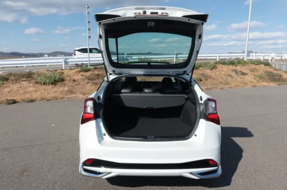 TOYOTA PRIUS 2021 A PREMIUM PEARL - image 10