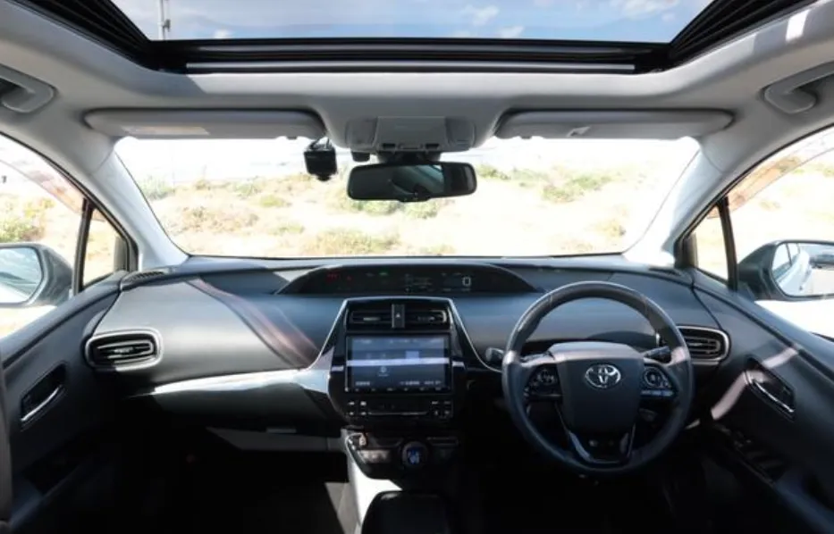 TOYOTA PRIUS 2021 A PREMIUM PEARL - image 5