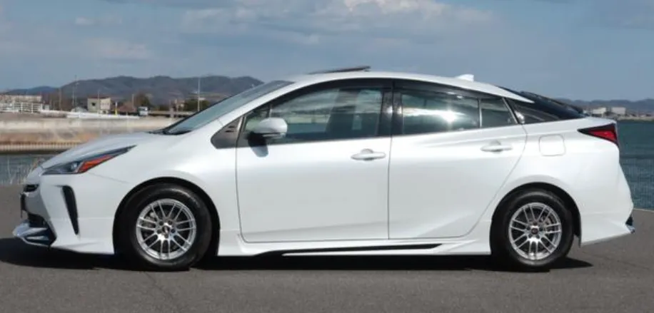 TOYOTA PRIUS 2021 A PREMIUM PEARL - image 4